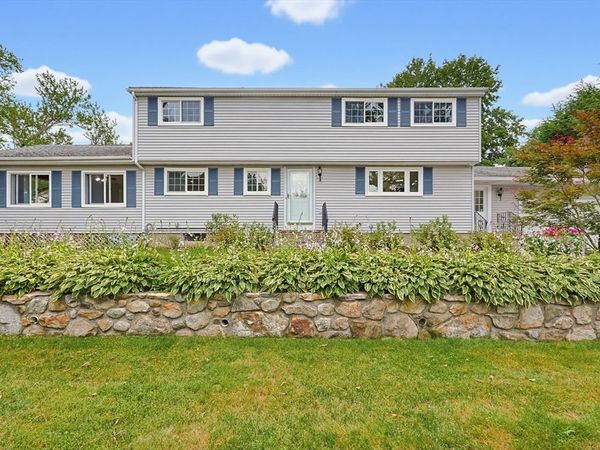 32 Falcon St, Worcester, MA 01603