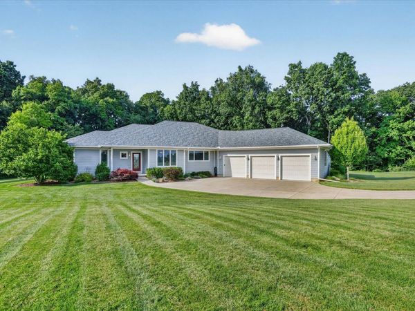 9348 Stoneview Lane, Whitmore Lake, MI 48189