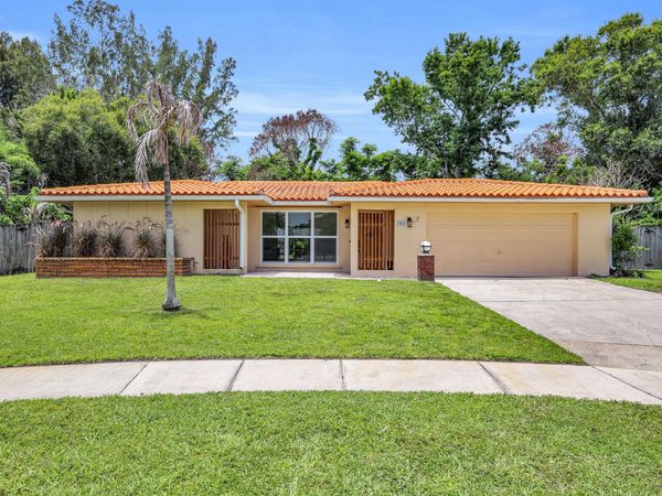 191 SW Ivanhoe Court, Port St. Lucie, FL 34983