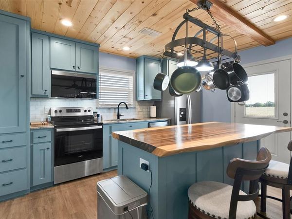 1158 County Road 1240, Savoy, TX 75479