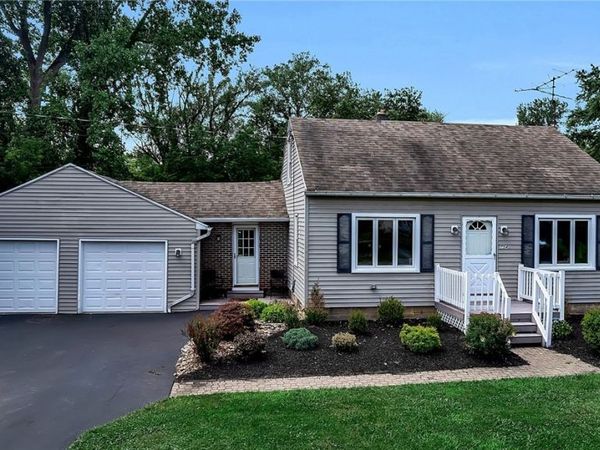 7540 Salt Road , Clarence Center, NY 14032