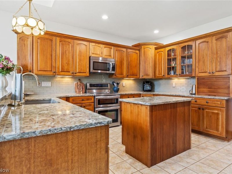 6356 Highland Green Drive, Medina, OH 44256 Photo 13