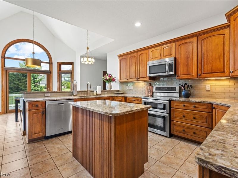 6356 Highland Green Drive, Medina, OH 44256 Photo 13