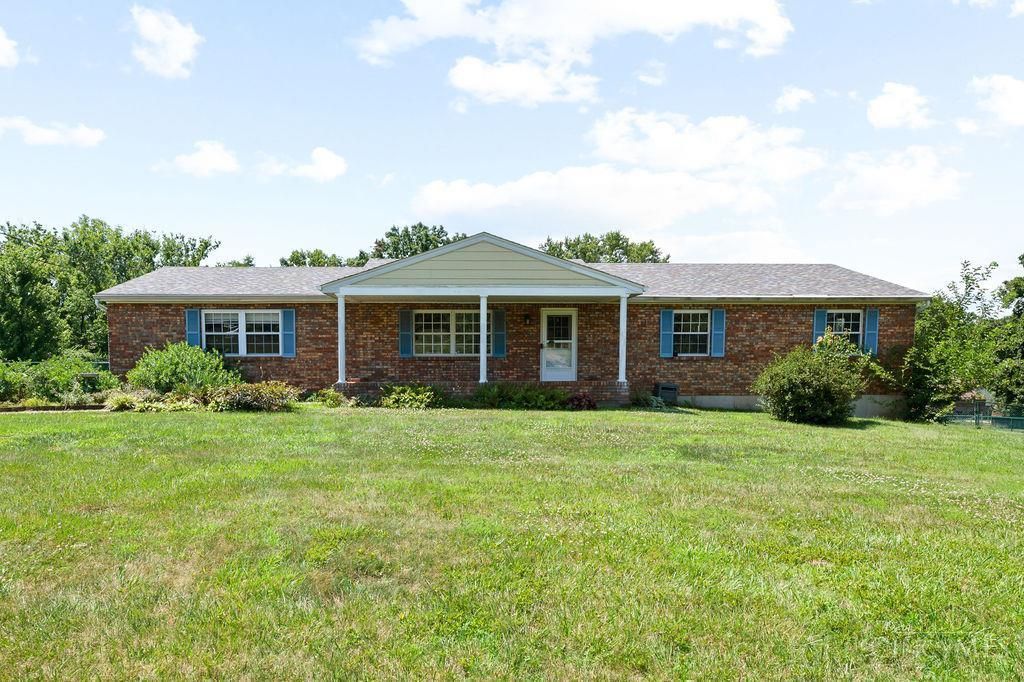 9334 Meadow Ridge Drive, West Chester, OH 45241 Main Photo