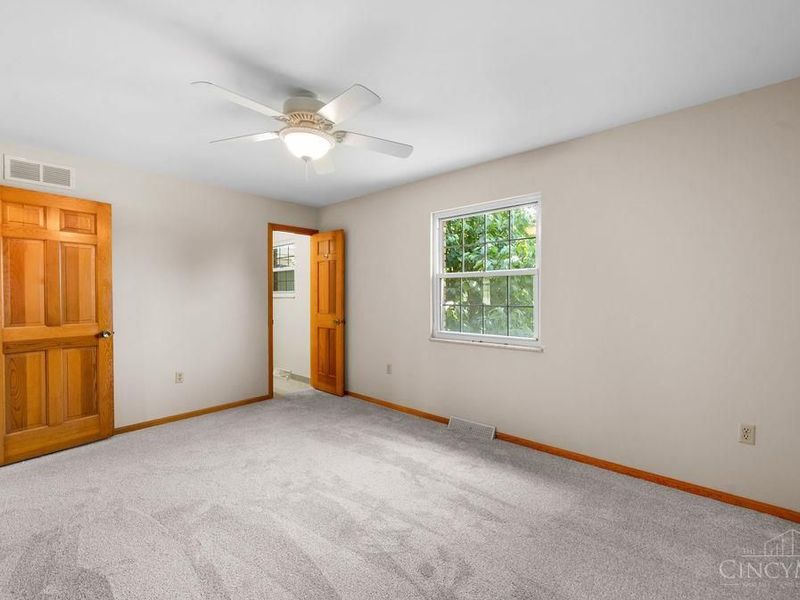 9334 Meadow Ridge Drive, West Chester, OH 45241 Photo 16