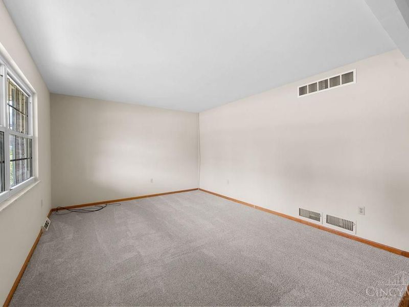 9334 Meadow Ridge Drive, West Chester, OH 45241 Photo 6