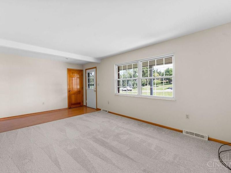 9334 Meadow Ridge Drive, West Chester, OH 45241 Photo 7