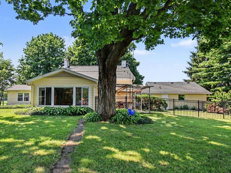 1862 E Fosters Maineville Road, Hamilton Twp, OH 45152 Photo 5