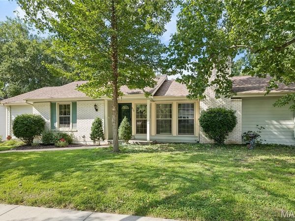 824 La Bonne Parkway, Manchester, MO 63021
