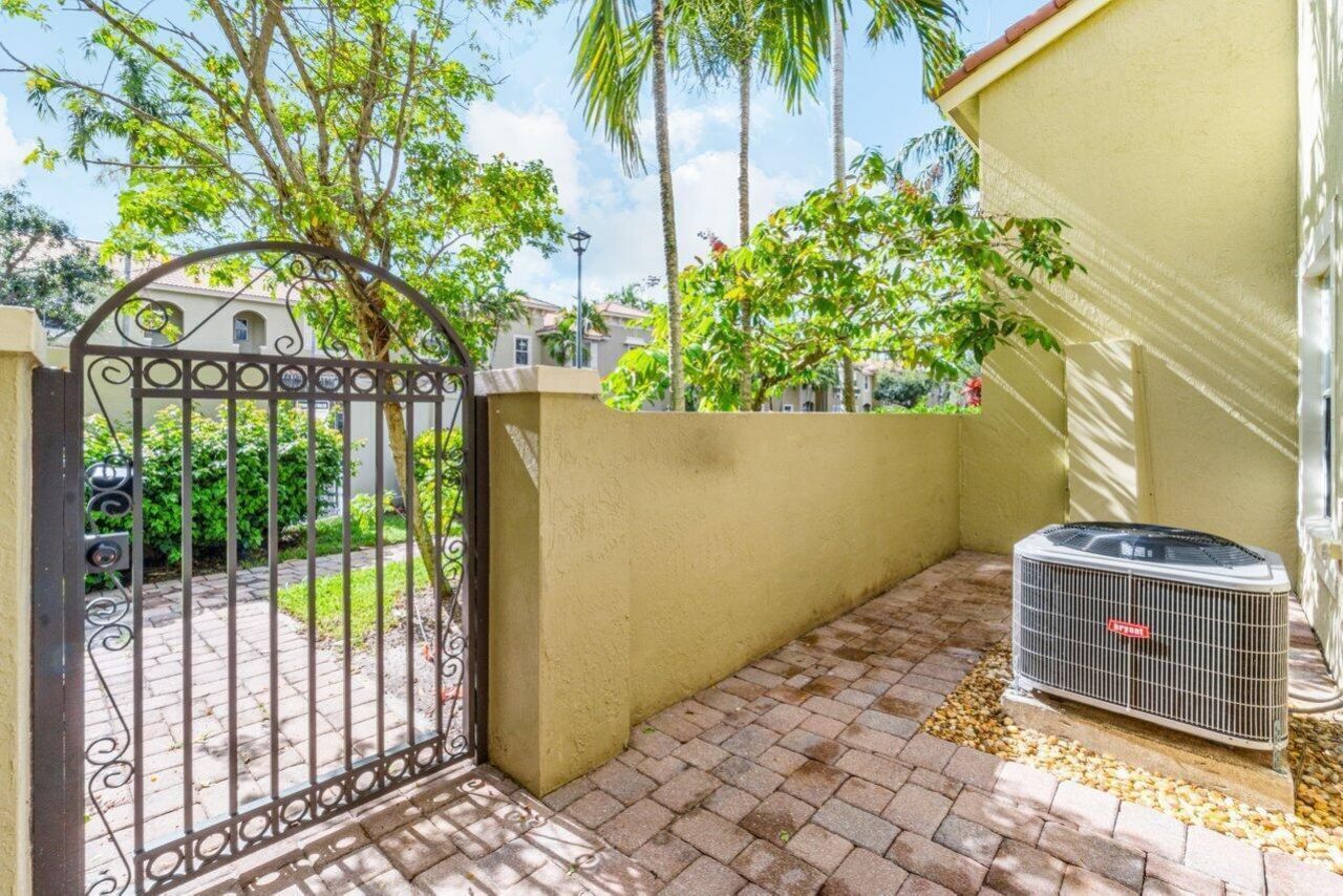 406 Lake Monterey Circle, Boynton Beach, FL 33426 Photo