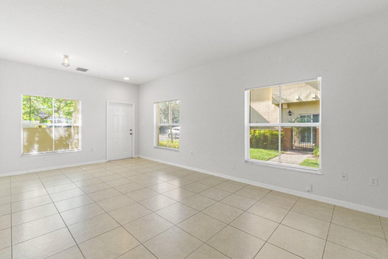 406 Lake Monterey Circle, Boynton Beach, FL 33426 Photo