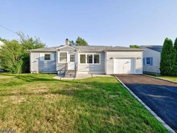 271 Valley Rd, Clark, NJ 07066
