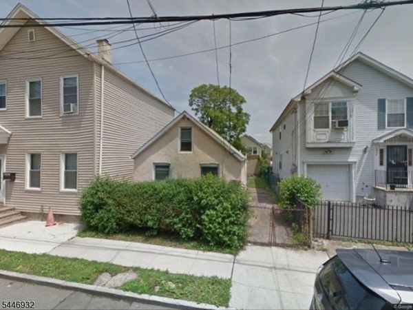 34 Holland St, Newark, NJ 07103