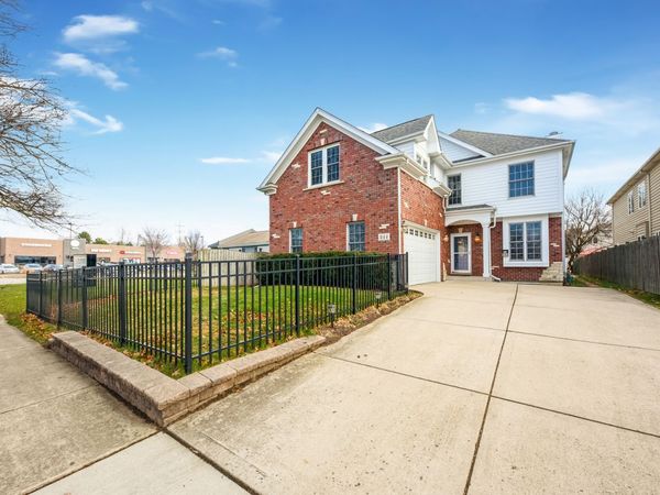 844 N Ellsworth Street , Naperville, IL 60563