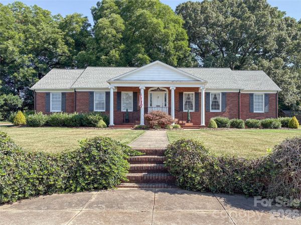 412 Ridgeway Avenue , Statesville, NC 28677