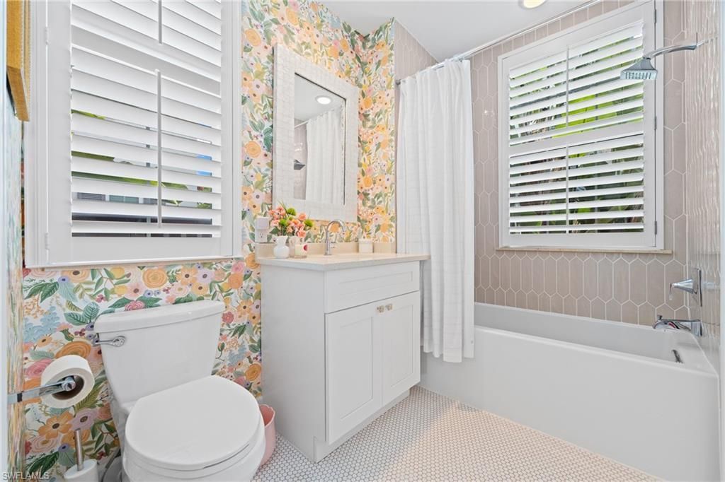142 Colonade Cir , Unit 701, Naples, FL 34103 Photo