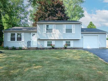 208 Rocky Road, Liverpool, NY 13090