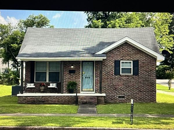 600 2nd St, Tuscumbia, AL 35674