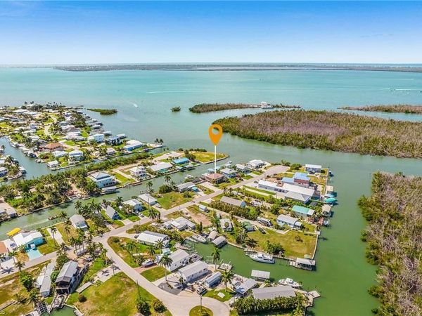 2272 York RD, ST. JAMES CITY, FL 33956