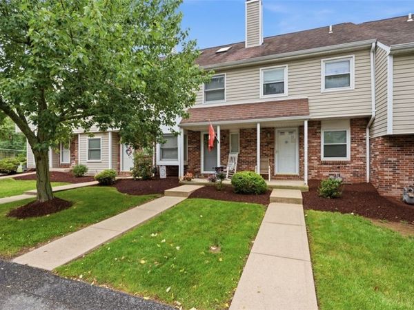 105 Old Village Ln , Bethel Park, PA 15102