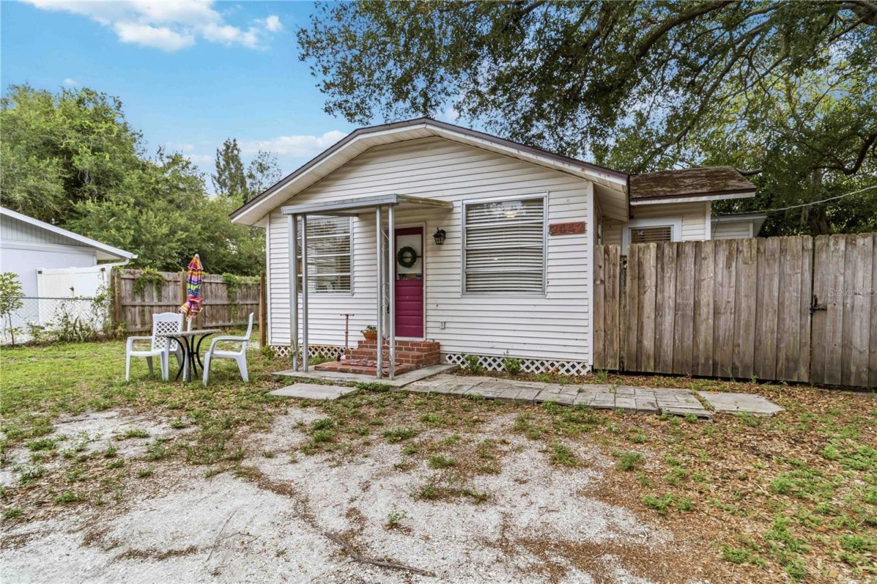 2442 Novus Street, Sarasota, FL 34237 Photo