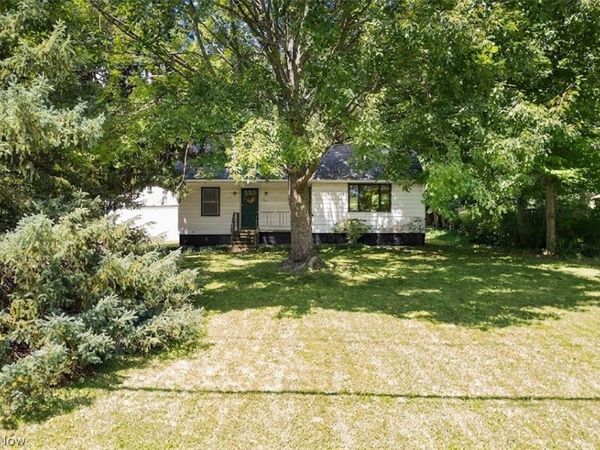 353 Southeast Avenue , Tallmadge, OH 44278