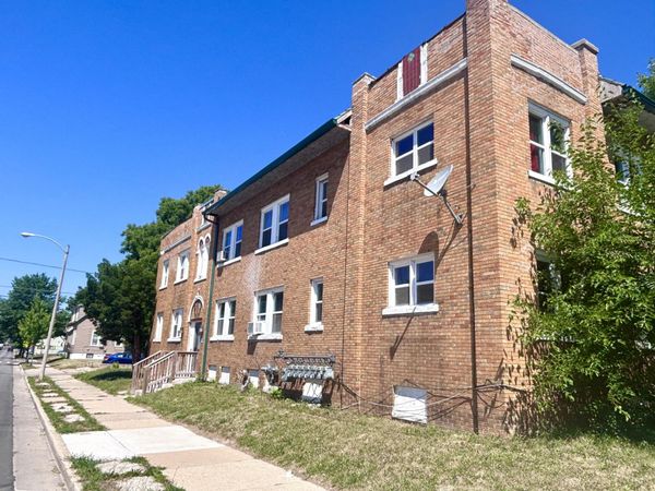 2208 W Locust St, Milwaukee, WI 53206