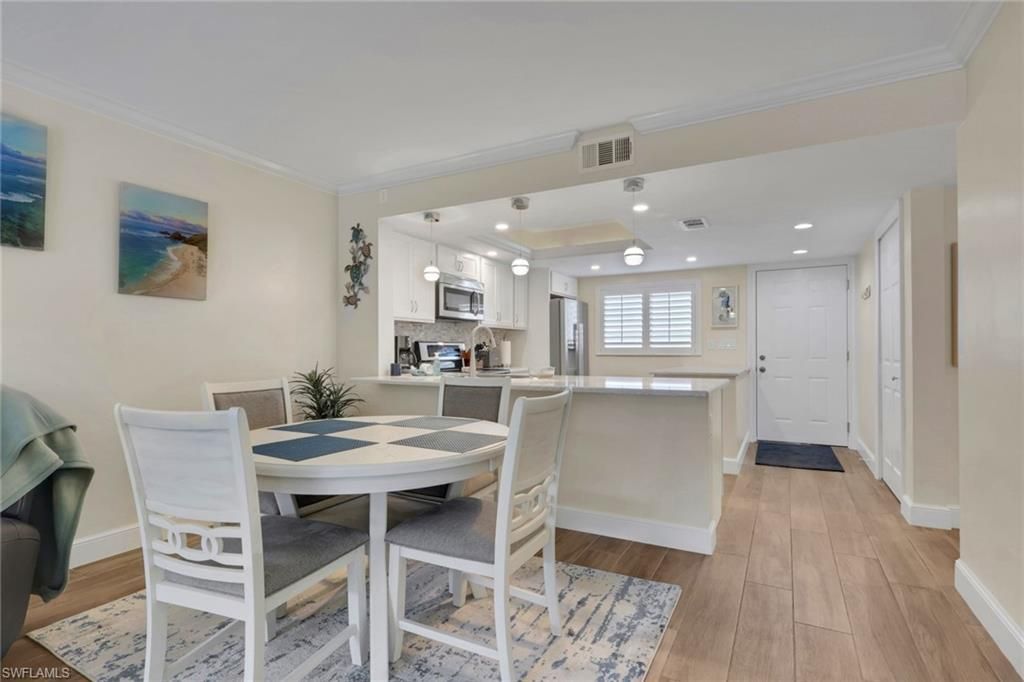 134 Cypress Way E, Unit 305, Naples, FL 34110 Photo