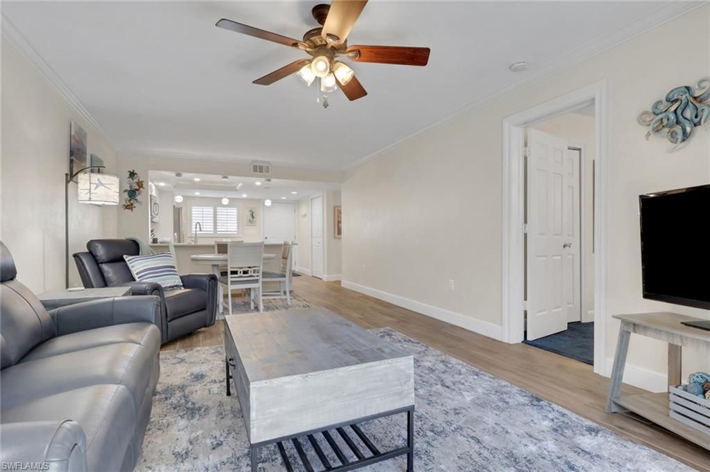 134 Cypress Way E, Unit 305, Naples, FL 34110 Photo