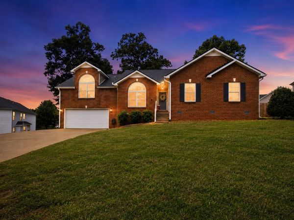 848 Nandina Ct, Clarksville, TN 37043