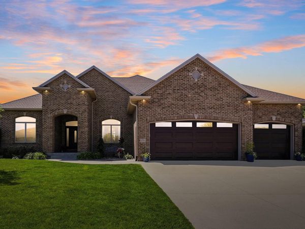 1711 Greenhill Drive, Cedar Falls, IA 50613