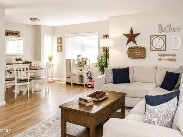 252 Green Moor Place, Thousand Oaks, CA 91361