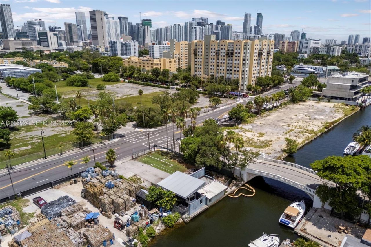 700 NW 7th Ave , Miami, FL 33136 Photo