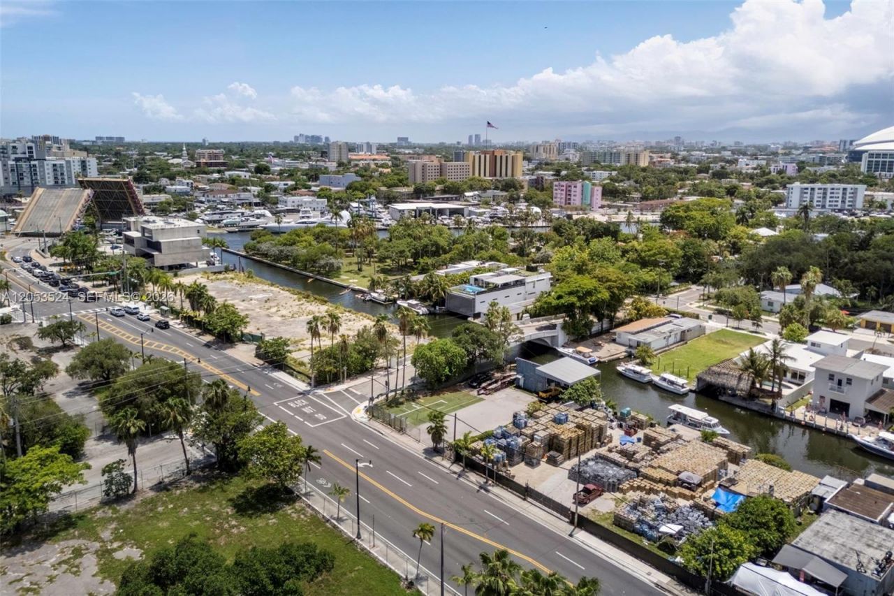 700 NW 7th Ave , Miami, FL 33136 Photo