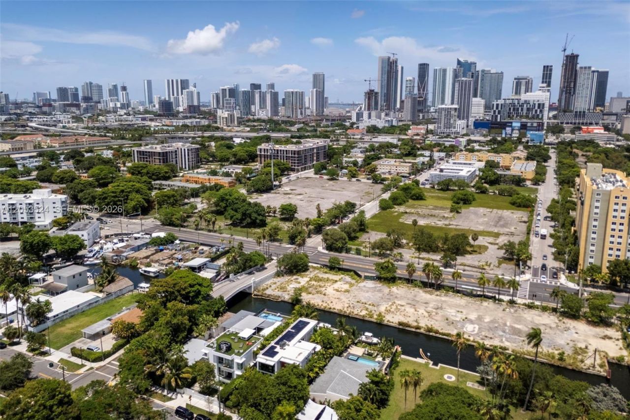 700 NW 7th Ave , Miami, FL 33136 Photo