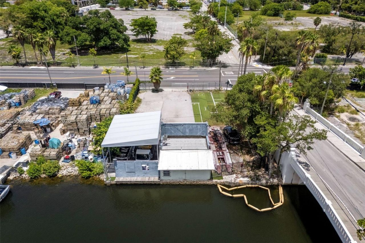 700 NW 7th Ave , Miami, FL 33136 Photo