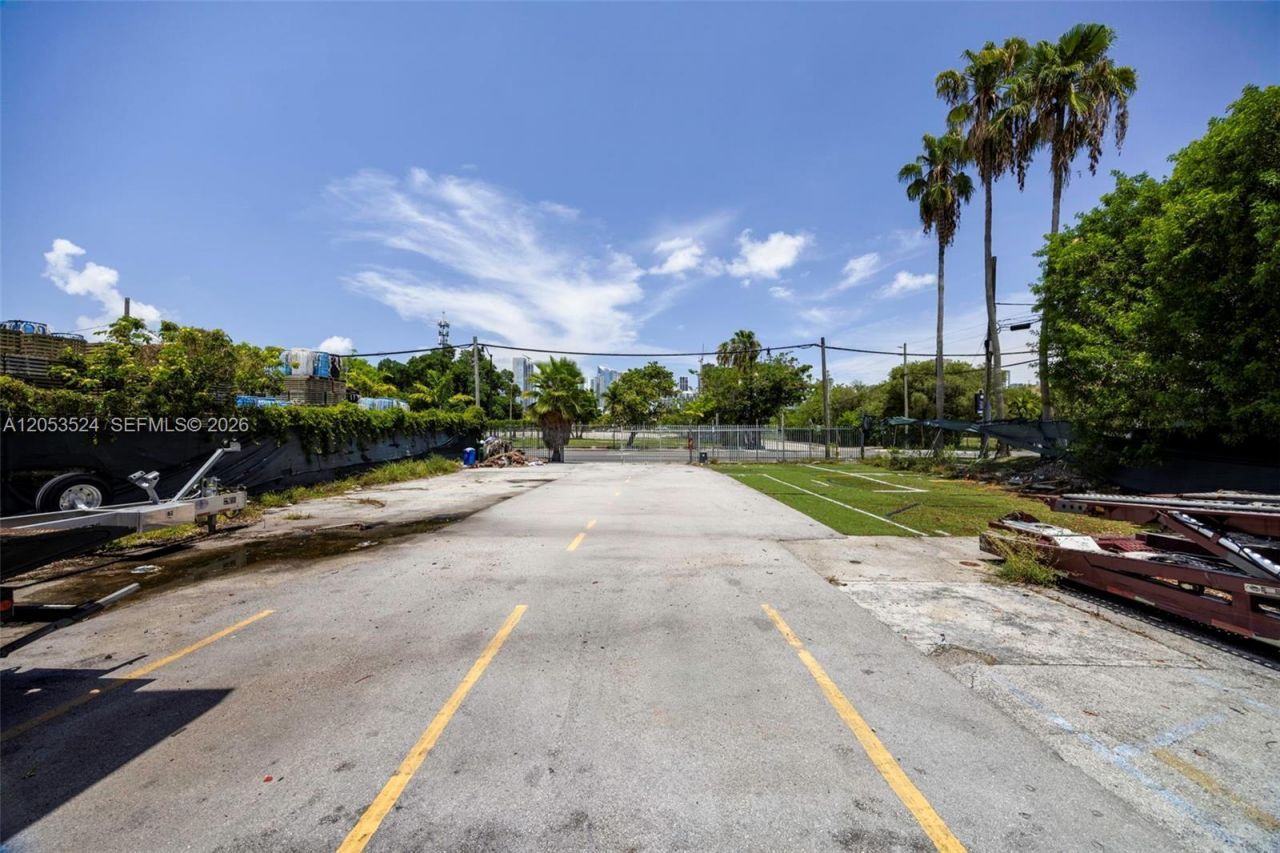 700 NW 7th Ave , Miami, FL 33136 Photo