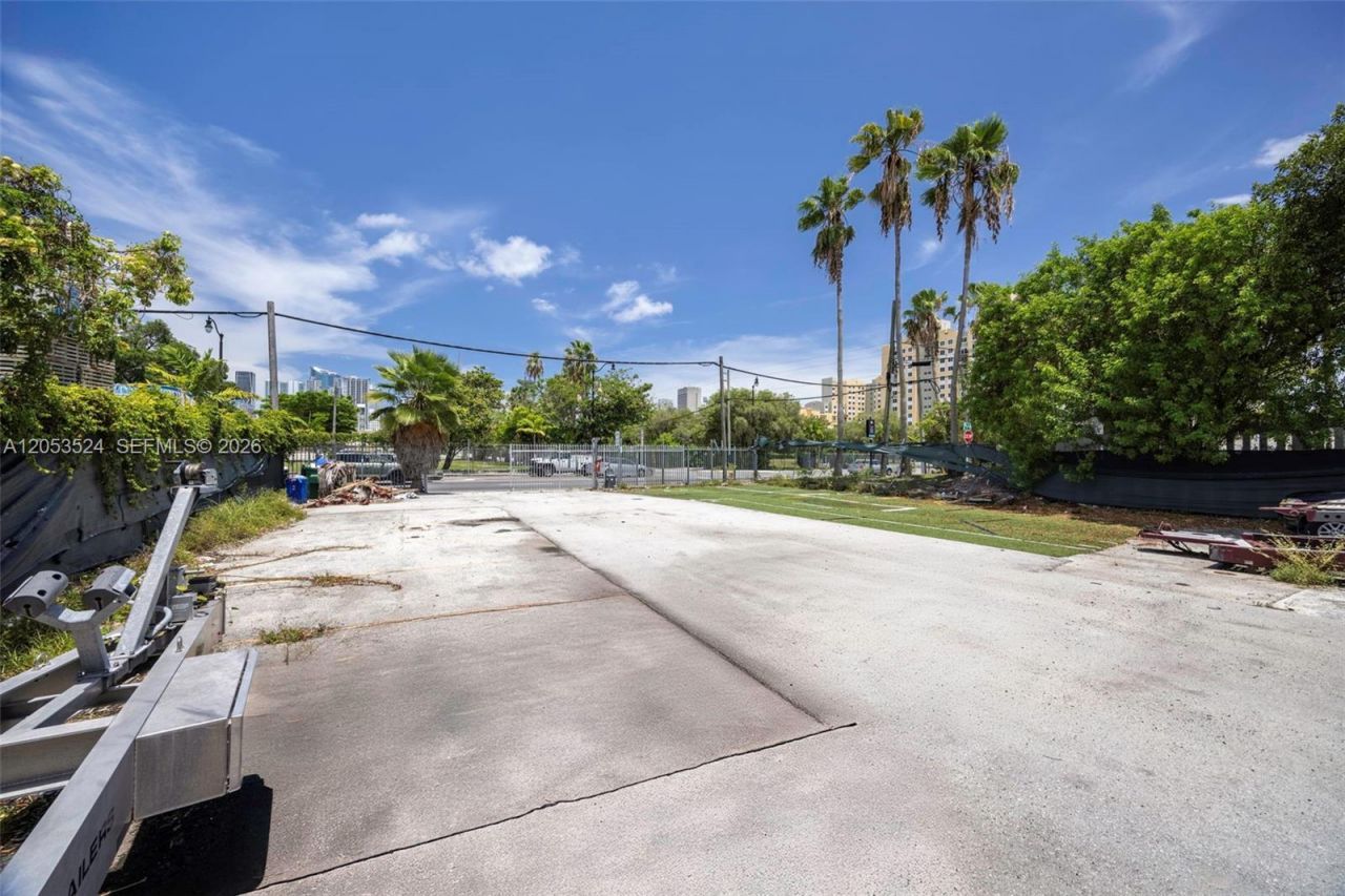 700 NW 7th Ave , Miami, FL 33136 Photo