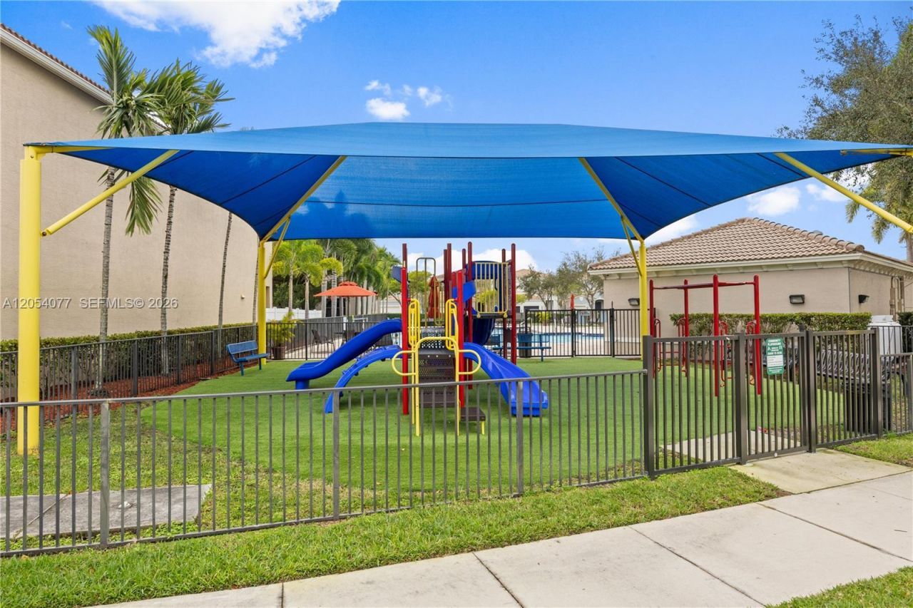 658 NE 193rd Ter, Miami, FL 33179 Photo
