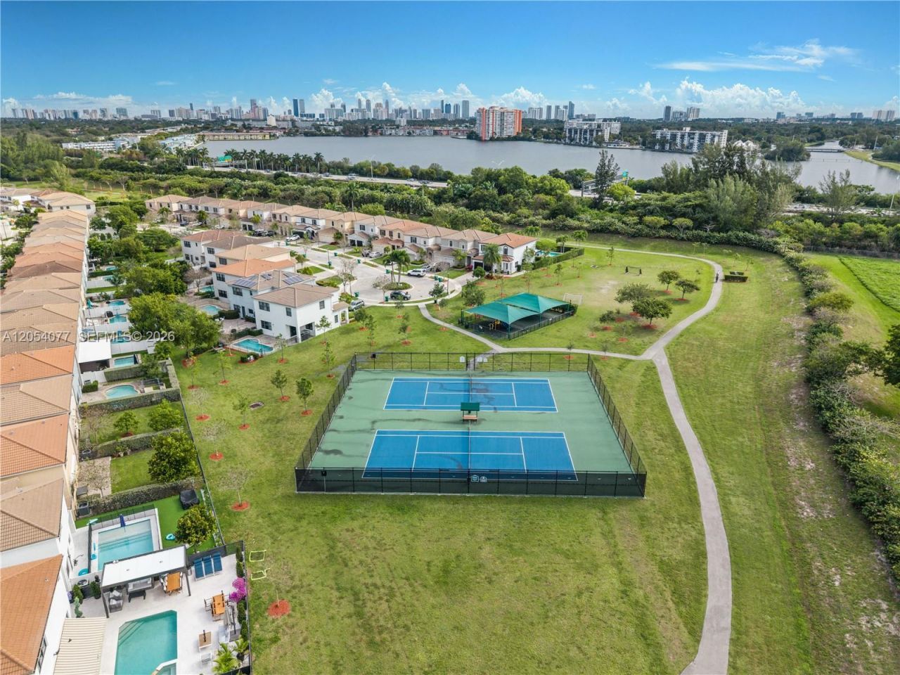 658 NE 193rd Ter, Miami, FL 33179 Photo