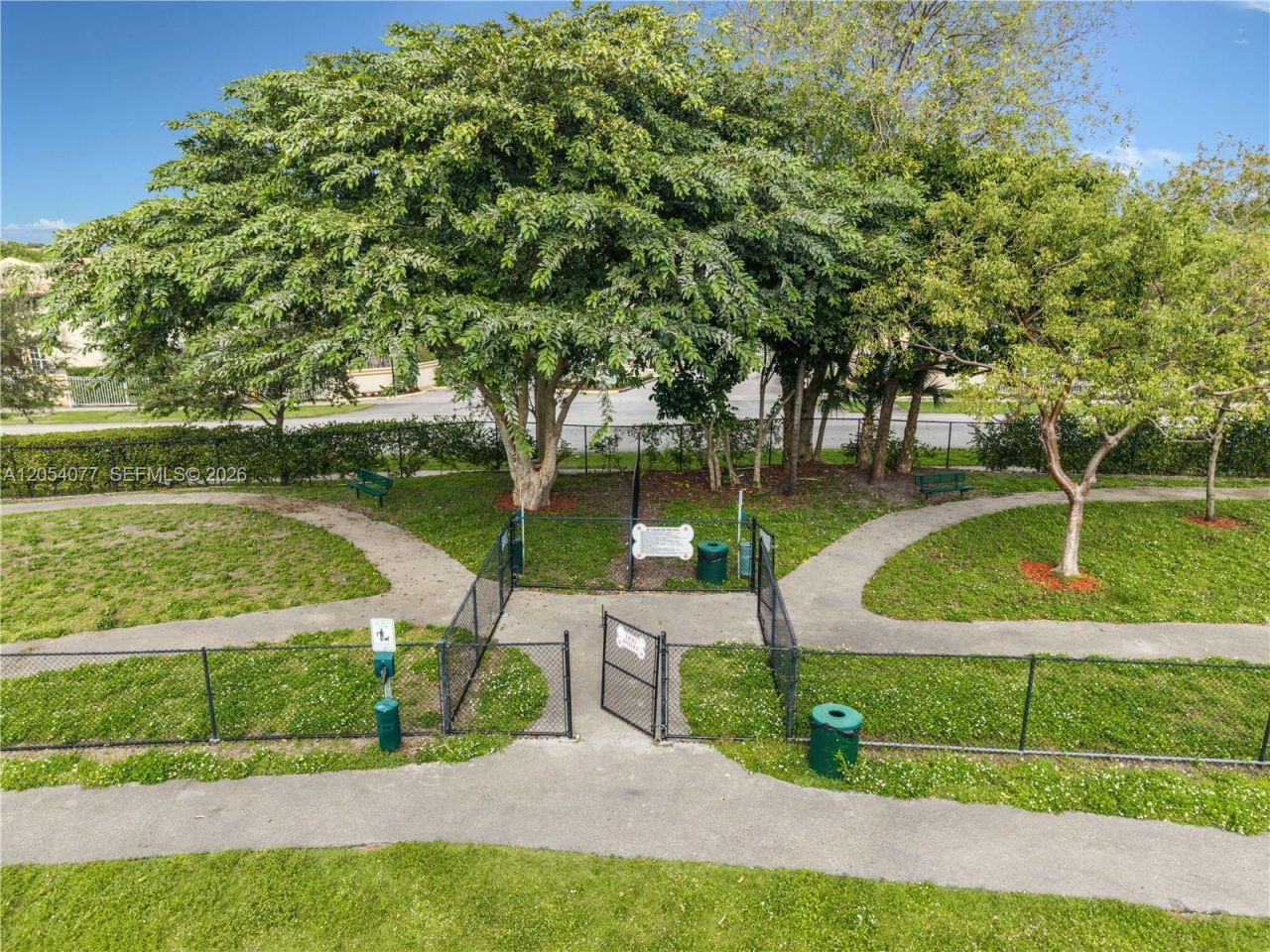 658 NE 193rd Ter, Miami, FL 33179 Photo