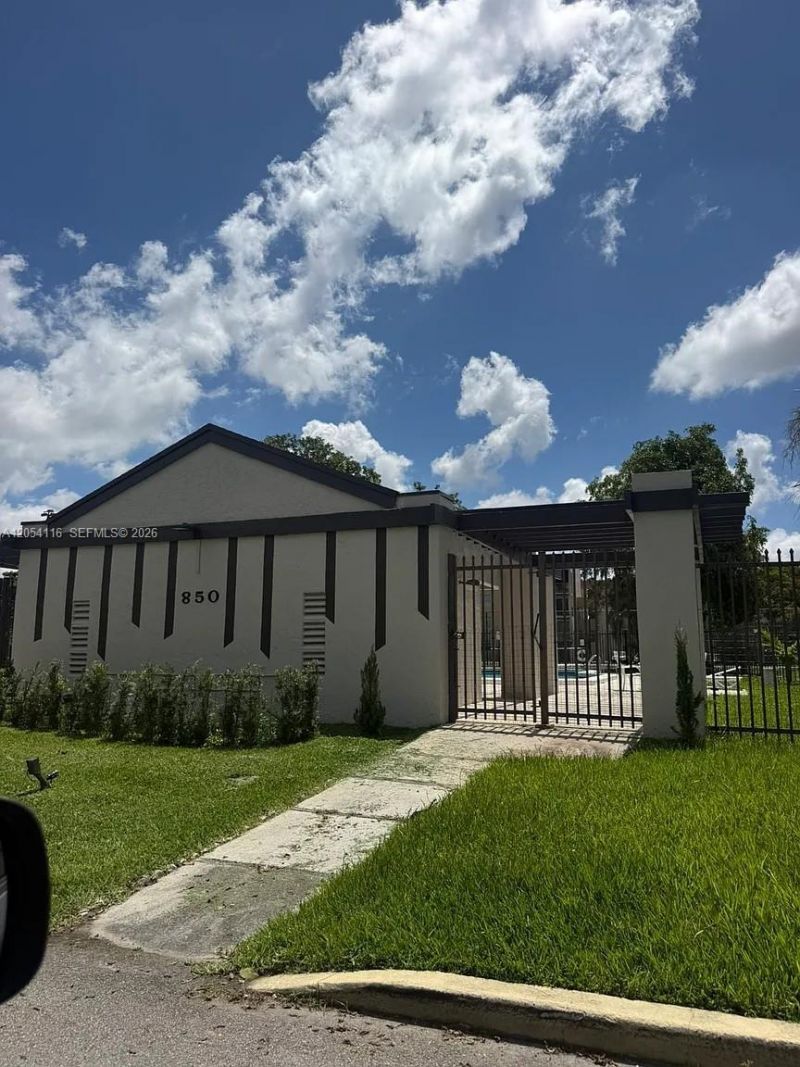 8881 Fontainebleau Blvd , Unit 107, Miami, FL 33172 Photo