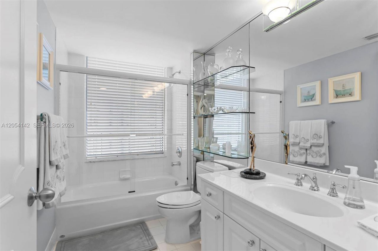 21205 Yacht Club Dr , Unit 2403, Aventura, FL 33180 Photo