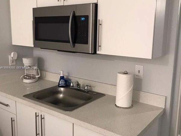 26 Diplomat Pkwy , Unit 2215, Hallandale Beach, FL 33009