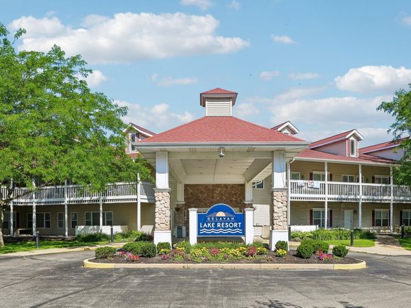 1505 S Shore Dr, Unit 330, Delavan, WI 53115