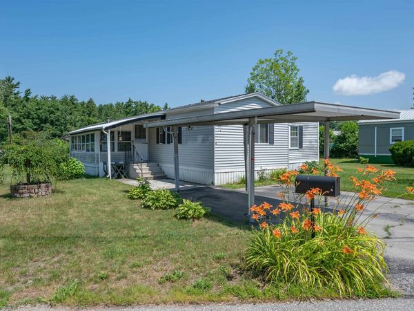 6 Embassy Avenue, Hooksett, NH 03106