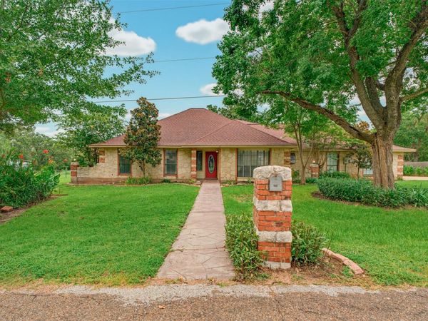 121 Champions DR, Rockdale, TX 76567