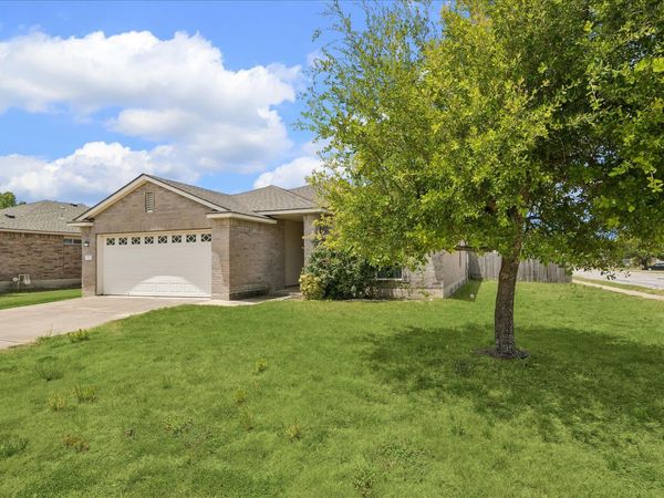913 Remington DR, Leander, TX 78641