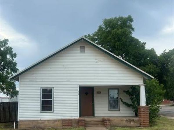 340 Walnut Street, Baird, TX 79504