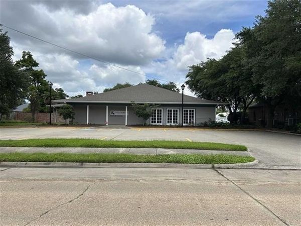 640 Dr Michael Debakey Drive, Lake Charles, LA 70601